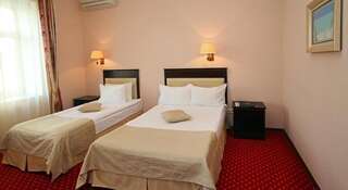 Гостиница Севастополь Севастополь Стандартный двухместный номер с 2 отдельными кроватями-1
