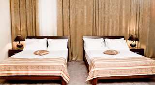 Гостиница Севастополь Севастополь Улучшенный двухместный номер с 2 отдельными кроватями-2